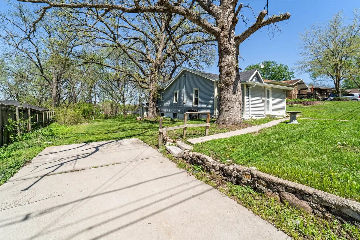 320 E Gray Street, Des Moines, IA 50315 - #1