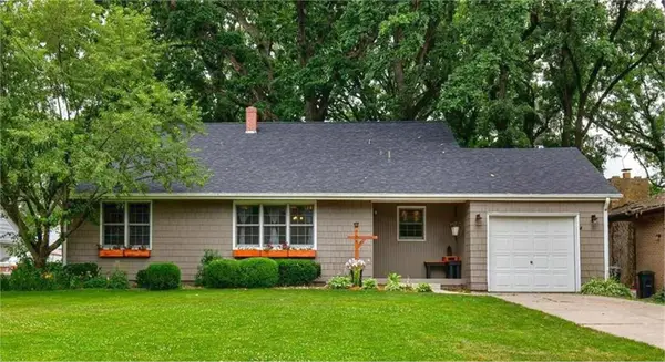 905 S 11th Avenue W, Newton, IA 50208