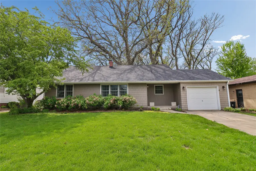 905 S 11th Avenue W, Newton, IA 50208 - #2