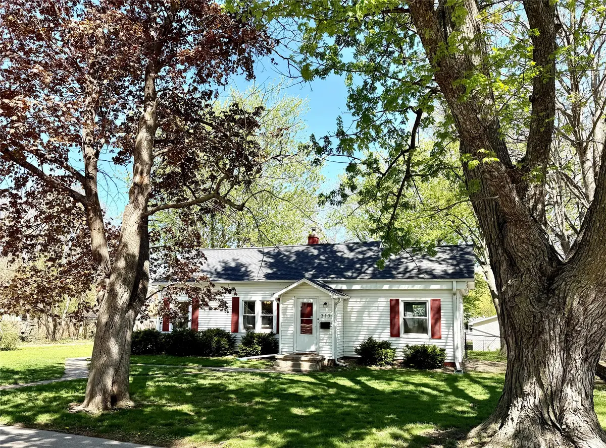 319 S 7th Avenue, Winterset, IA 50273 - #1