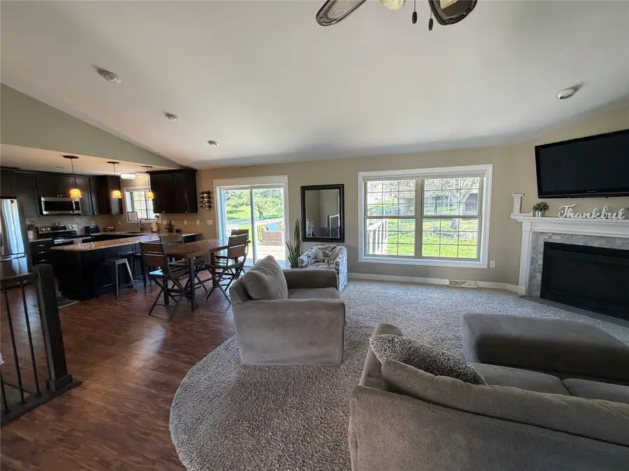 1512 W 9th Street S, Newton, IA 50208 - #3