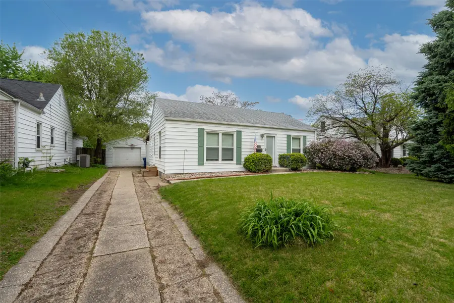 2212 56th Street, Des Moines, IA 50310 - #2