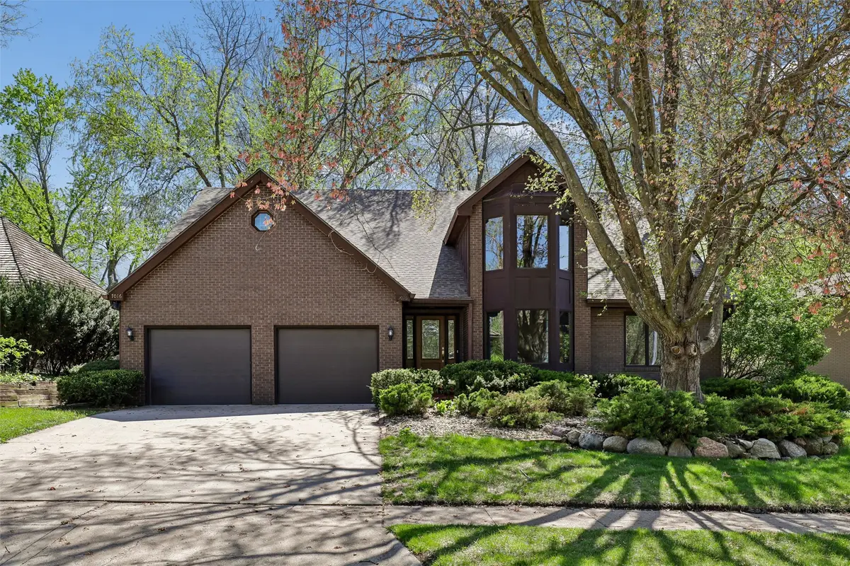 7016 Rocklyn Circle, Urbandale, IA 50322 - #1