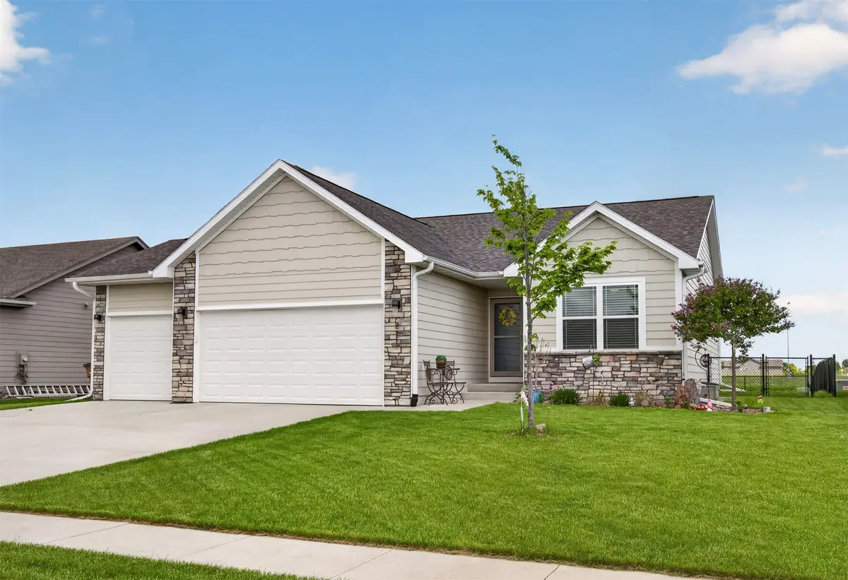 211 31st Street Se, Altoona, IA 50009 - #1