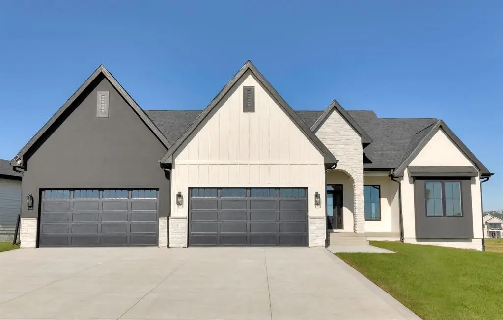17227 Northview Drive, Urbandale, IA 50323 - #1