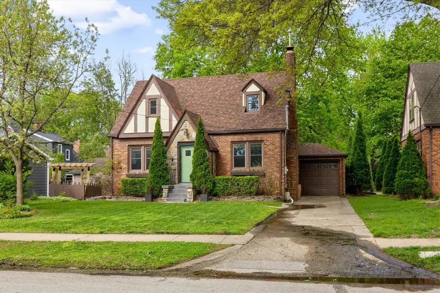 2720 44th Street, Des Moines, IA 50310 - #2