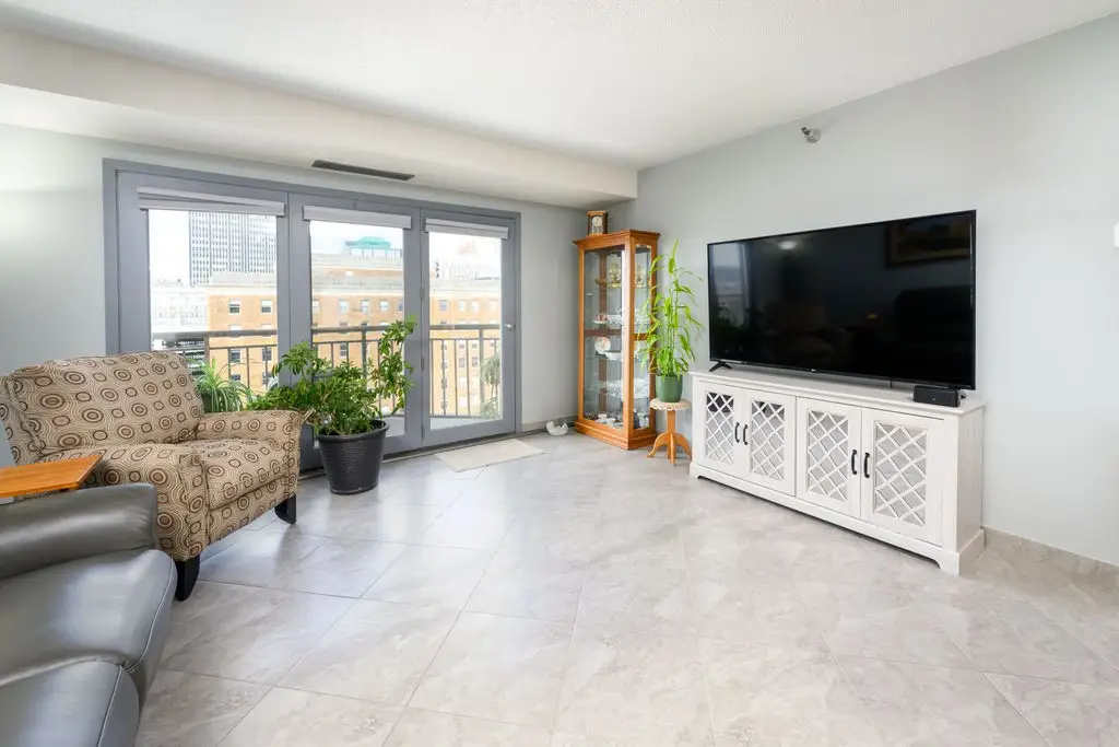 300 Walnut Street #1301, Des Moines, IA 50309 - #1