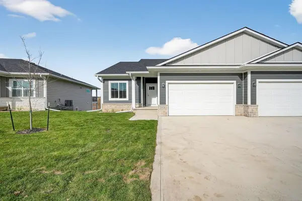 2950 Lake Hill Drive, Des Moines, IA 50320