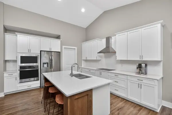 135 SE Silver Pointe Drive, Waukee, IA 50263