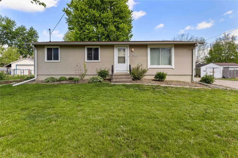 2347 E 38th Street, Des Moines, IA 50317 - #2