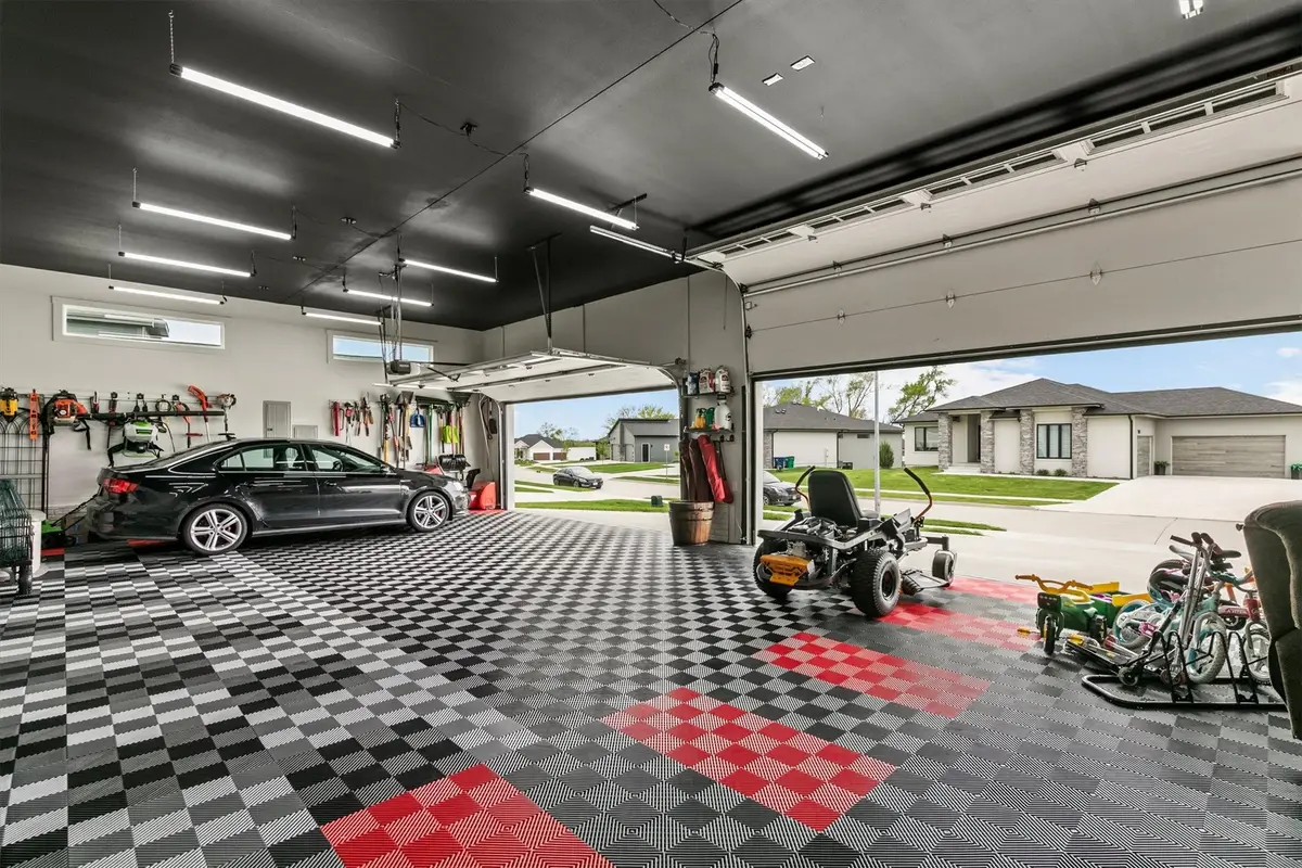 5035 150th Street, Urbandale, IA 50323 - #1