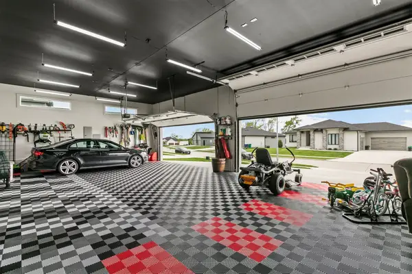 5035 150th Street, Urbandale, IA 50323