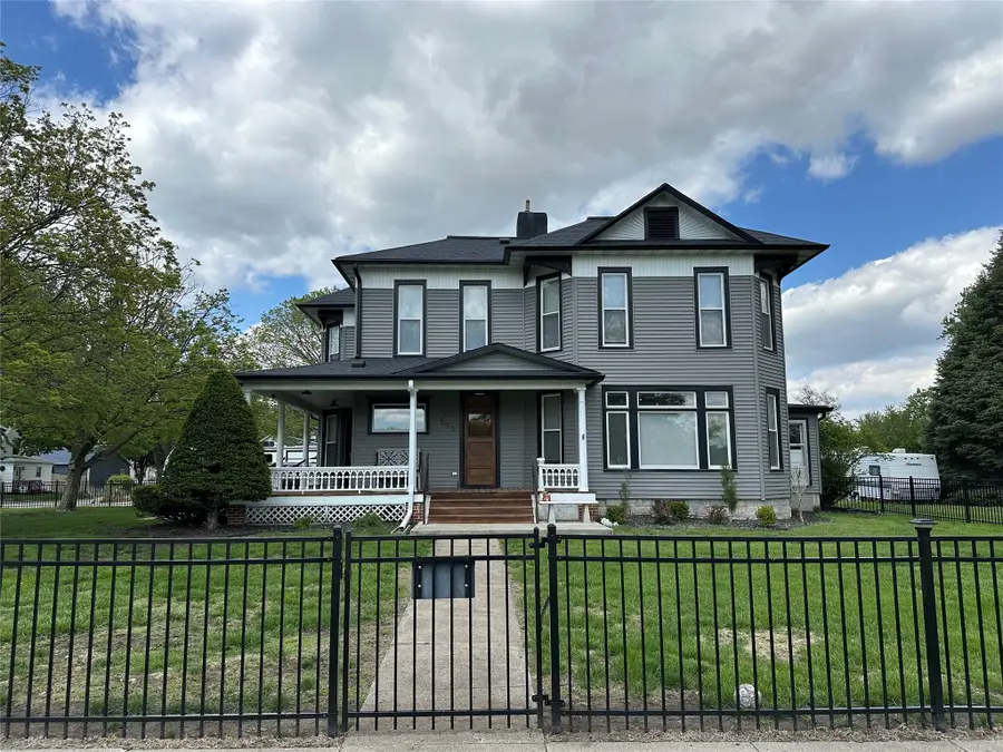 505 E Court Avenue, Winterset, IA 50273 - #2