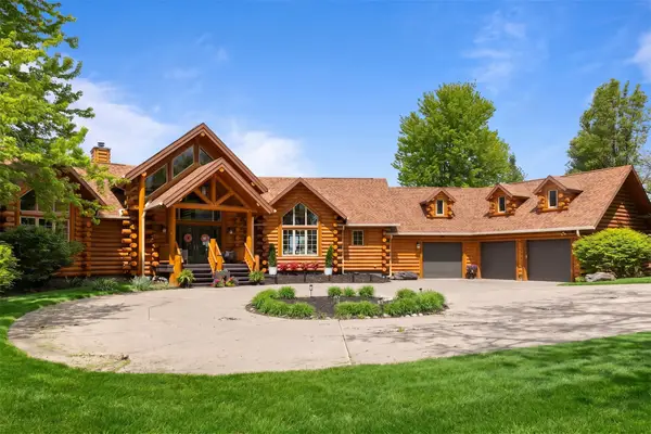 851 S 95th Street, West Des Moines, IA 50266
