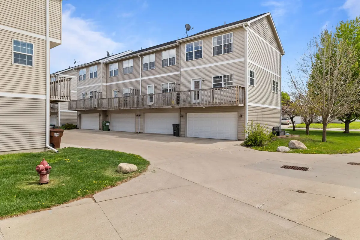 1305 S G Avenue, Nevada, IA 50201 - #1