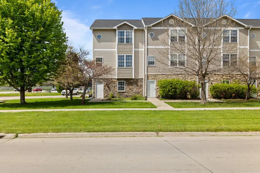 1305 S G Avenue, Nevada, IA 50201 - #2