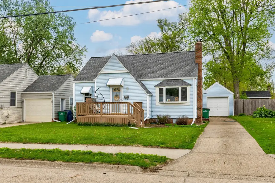 3909 68th Street, Urbandale, IA 50322 - #2