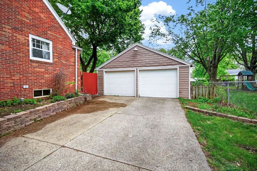 3915 42nd Street, Des Moines, IA 50310 - #2