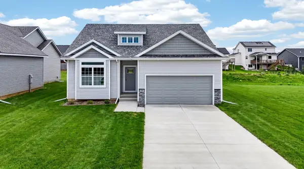 570 SE Hollow Court, West Des Moines, IA 50265