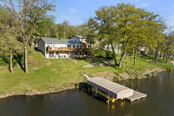 8412 Lakeshore Drive, Dexter, IA 50070