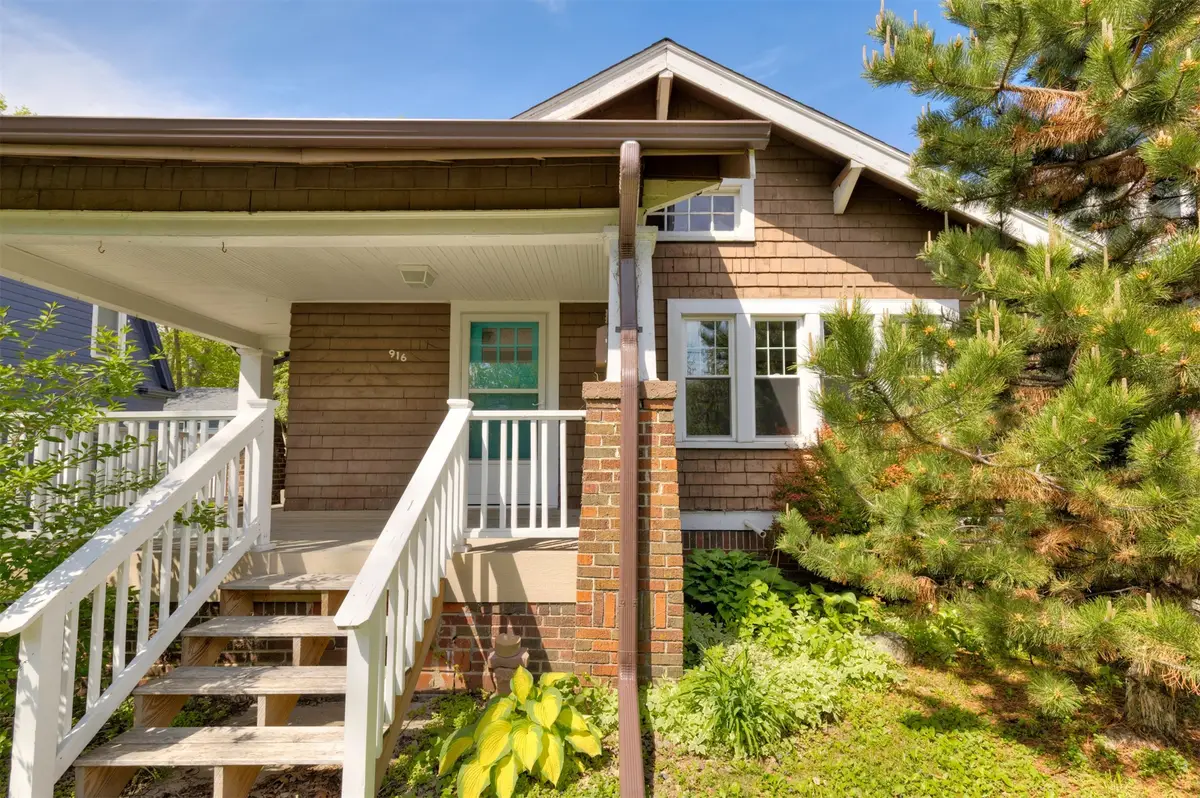 916 24th Street, Des Moines, IA 50312 - #1