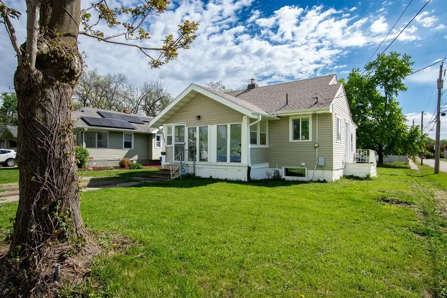 3203 Cambridge Street, Des Moines, IA 50313 - #2