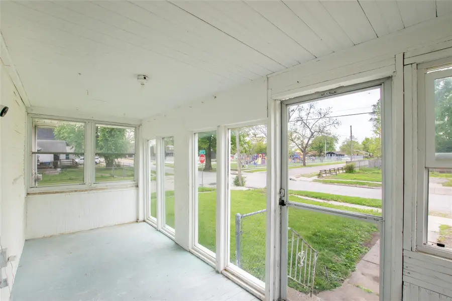 3203 Cambridge Street, Des Moines, IA 50313 - #3