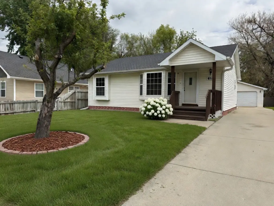613 SW 61st Street, Des Moines, IA 50312 - #1