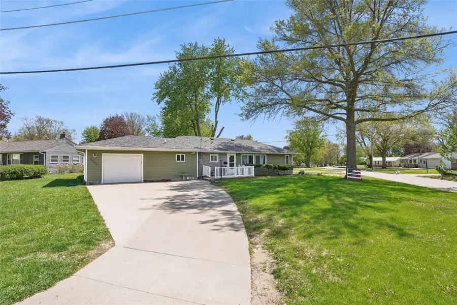 2807 S 2nd Avenue E, Newton, IA 50208 - #2