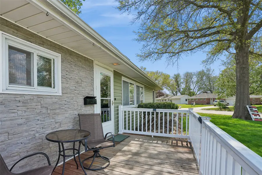 2807 S 2nd Avenue E, Newton, IA 50208 - #3