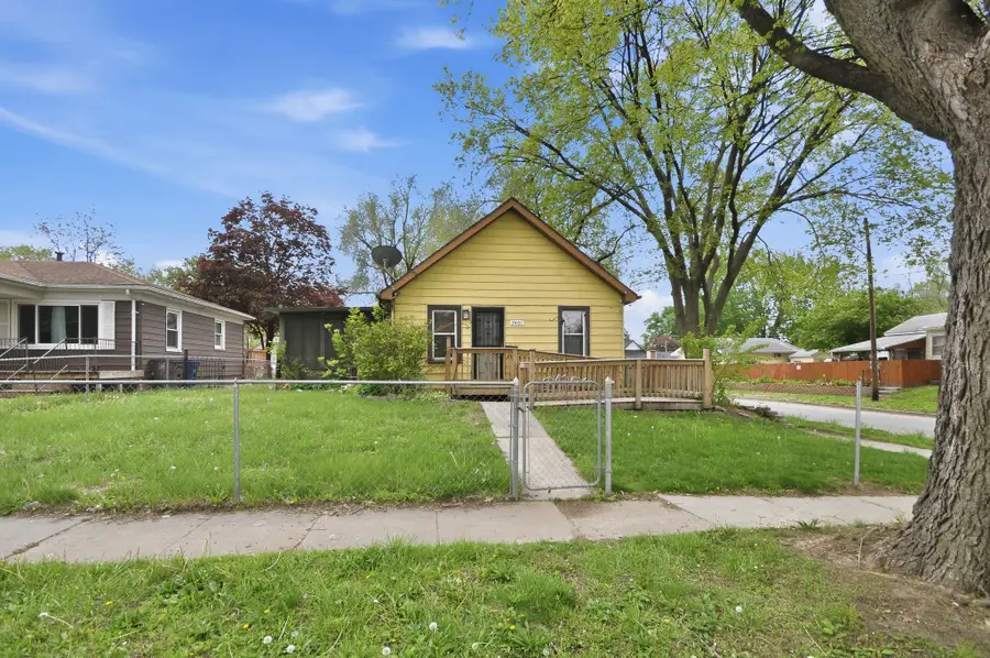 2401 Maple Street, Des Moines, IA 50317 - #2