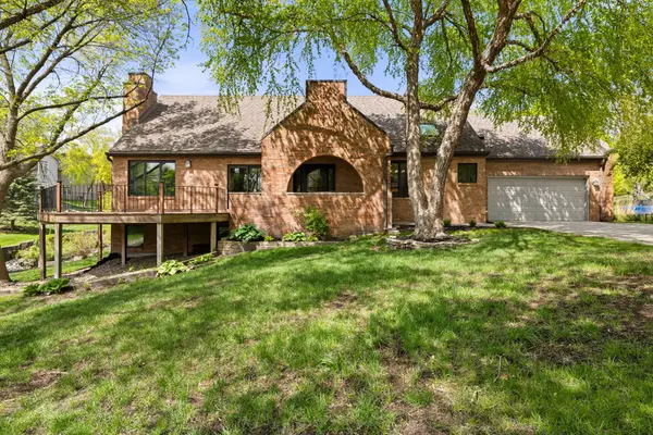 680 58th Place #9, West Des Moines, IA 50266