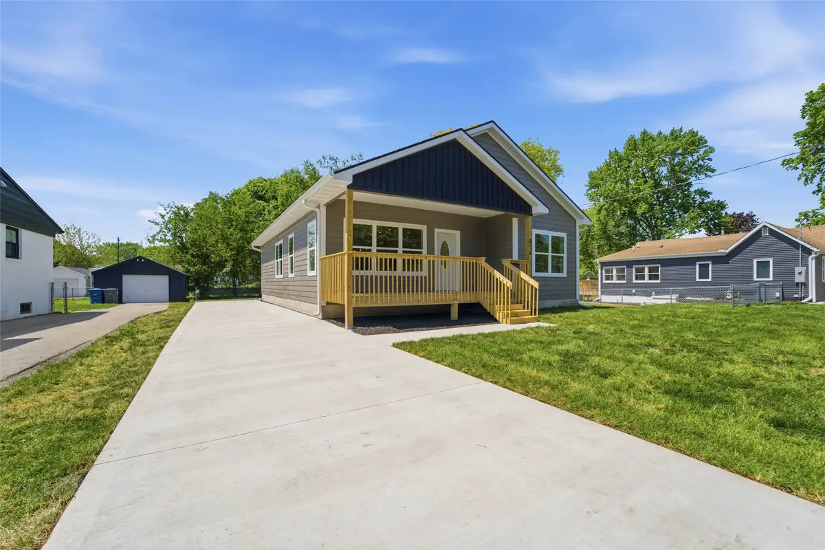 814 E 25th Court, Des Moines, IA 50317 - #1