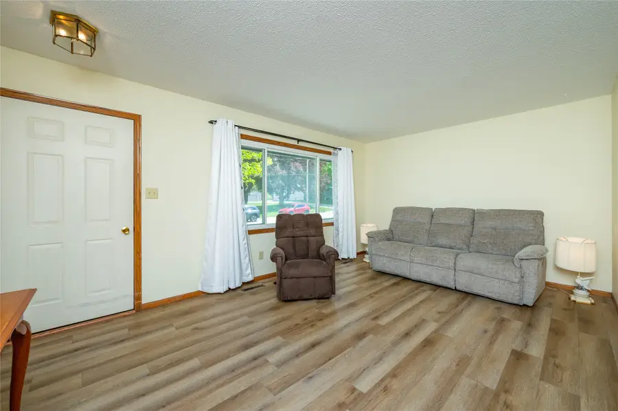 6006 SW 7th Street, Des Moines, IA 50315 - #3