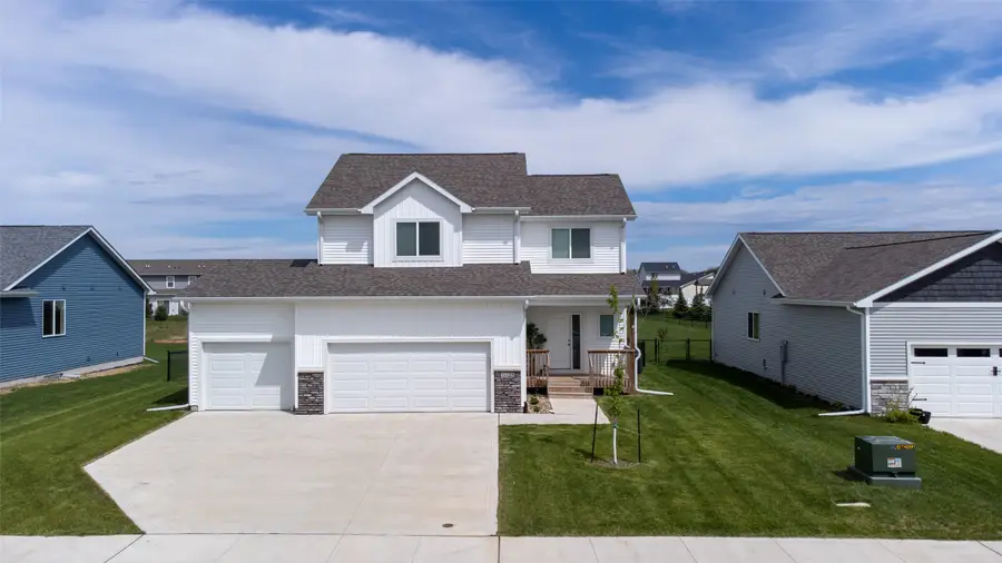 1025 Gray Avenue, Waukee, IA 50263 - #2