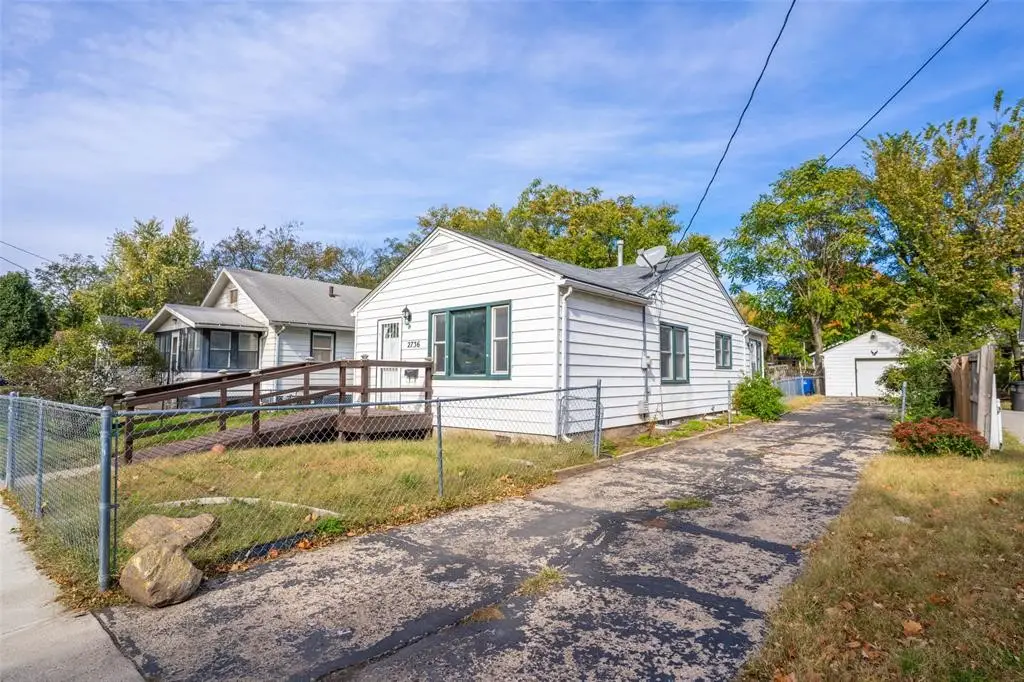 2736 Des Moines Street, Des Moines, IA 50317 - #1