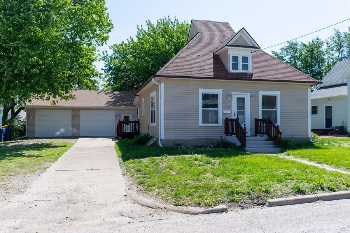 218 E 1st Street, Pella, IA 50219 - #1