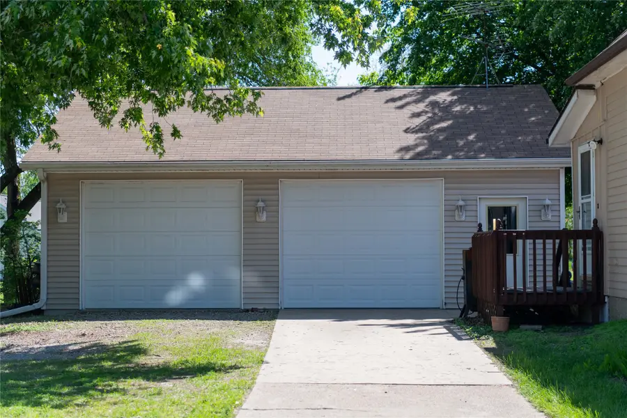 218 E 1st Street, Pella, IA 50219 - #3