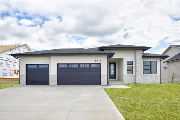 16616 Deerview Drive, Urbandale, IA 50323