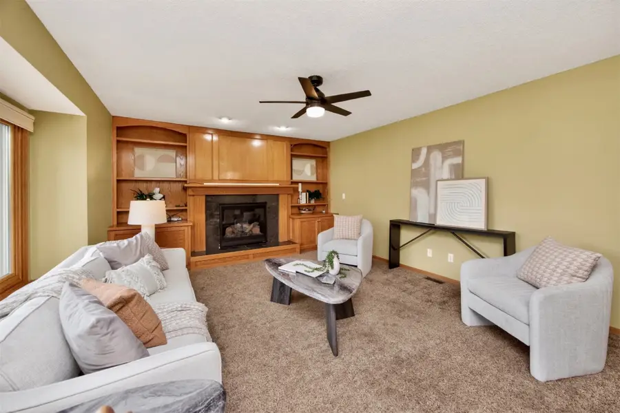 6101 Sharon Circle, Urbandale, IA 50322 - #3