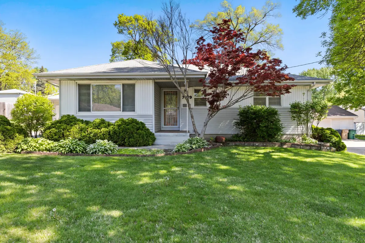 7109 Maple Drive, Urbandale, IA 50322 - #1