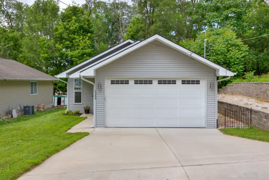 1266 E 36th Court, Des Moines, IA 50317 - #2