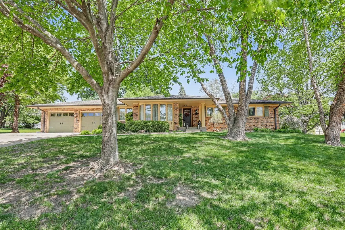1338 E 3rd Street, Pella, IA 50219 - #1