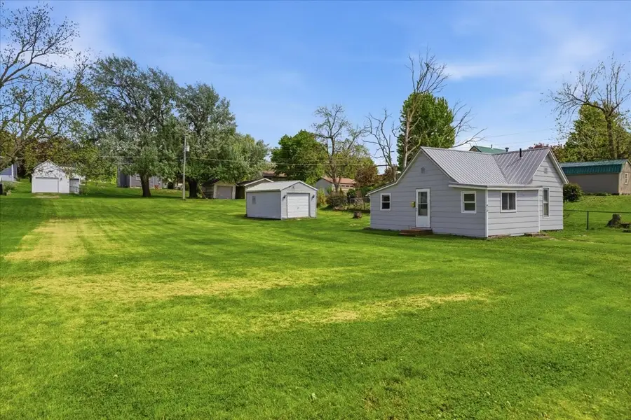 610 Center Street, Grinnell, IA 50112 - #3