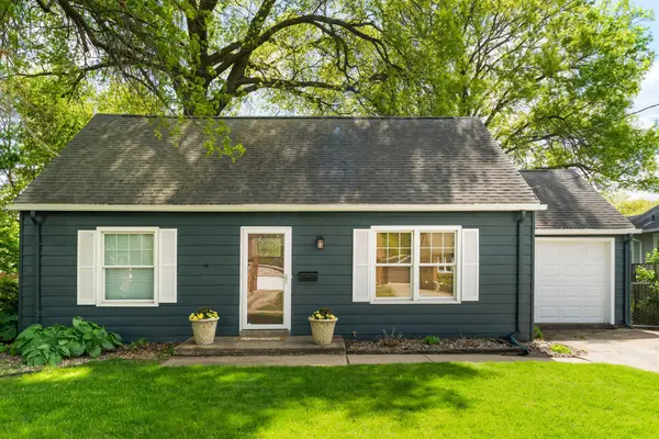 1652 Beaver Avenue, Des Moines, IA 50310