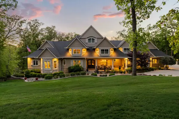 12993 Oak Brook Drive, Urbandale, IA 50323