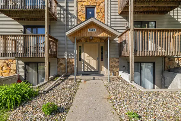 9523 University Avenue #11, Clive, IA 50325