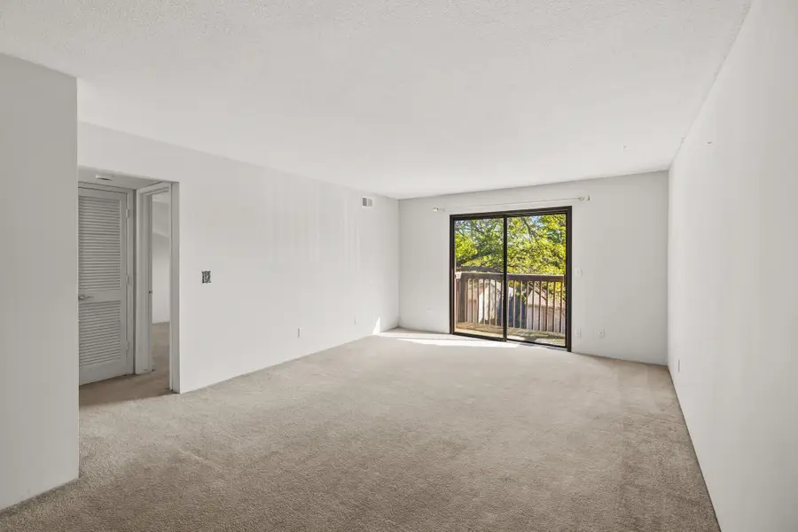 9523 University Avenue #11, Clive, IA 50325 - #3