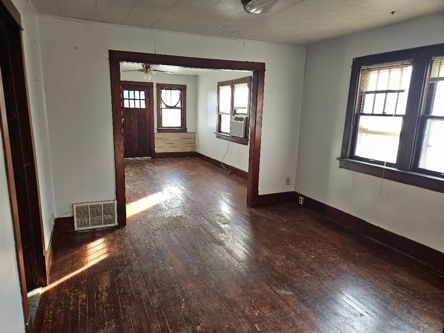 117 W Mclane Street, Osceola, IA 50213 - #3