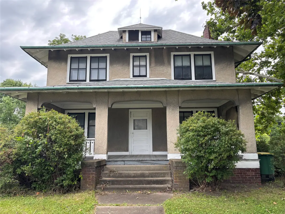 211 S Maple Street, Creston, IA 50801 - #1